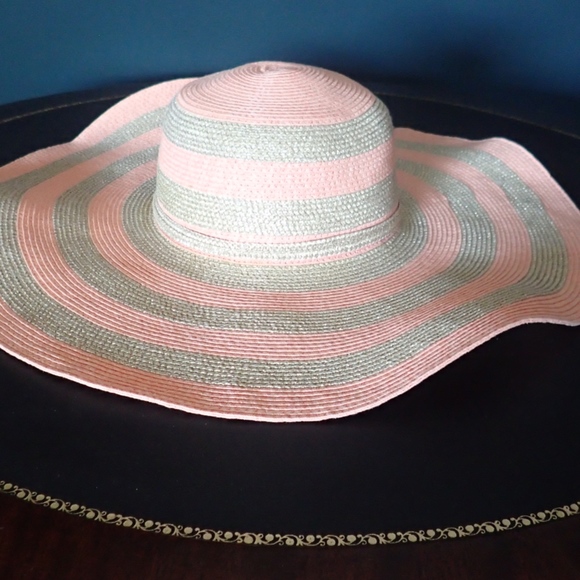 Juicy Couture Other - Juicy Couture wide brim beach hat - Gold and Melon Juicy Couture Other - Juicy Couture wide brim beach hat - Gold and Melon